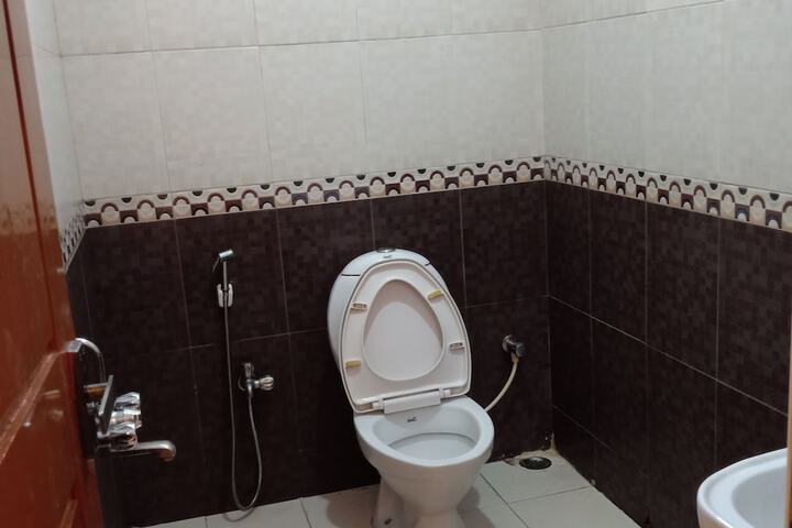 Room 4 of 33