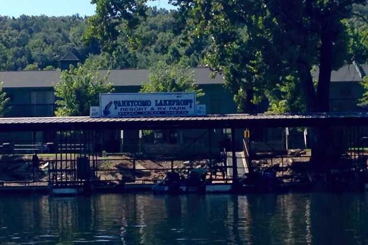 Taneycomo Lakefront Resort in Branson, MO