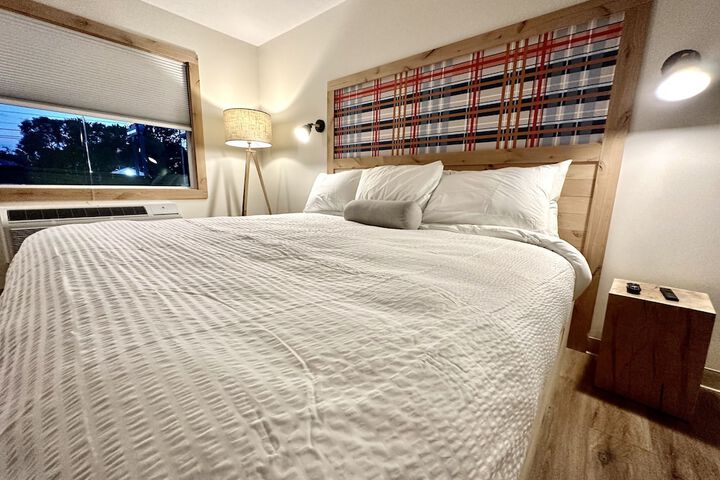 Room 14 of 103