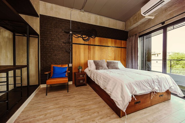 Room 25 of 47