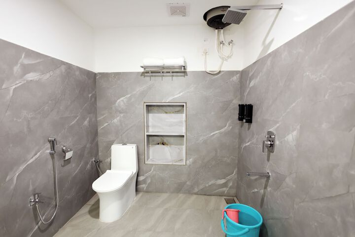 Room 5 of 7