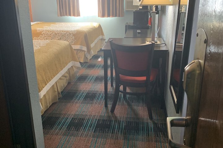 Room 10 of 17