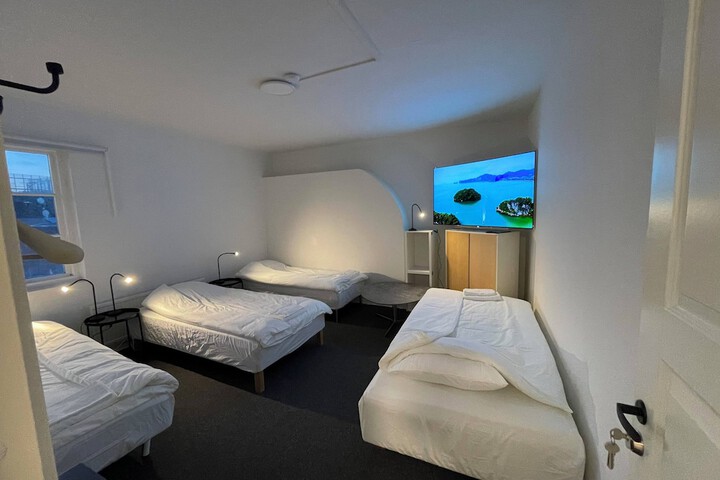 Room 9 of 13