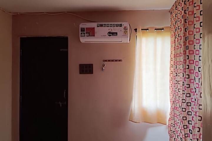 Room 8 of 25