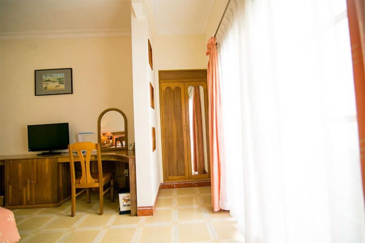 Room 4 of 37
