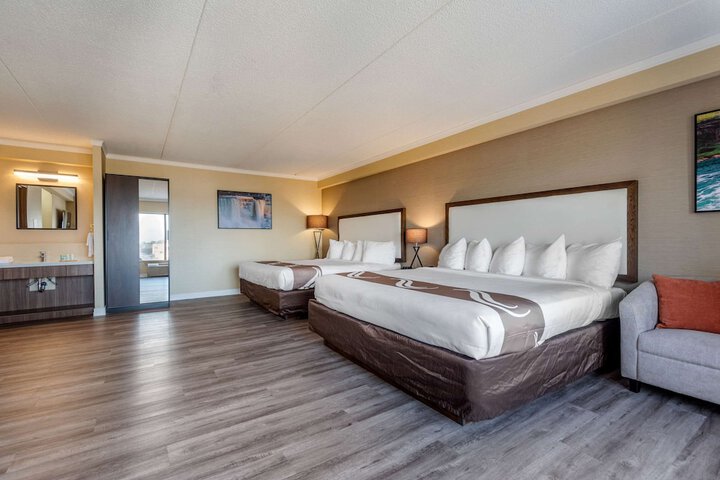 1 King Bed Suite Exterior Building (3 of 12)