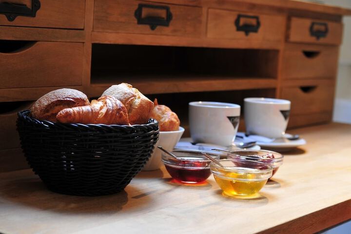 Breakfast/Coffee Service 83 of 110
