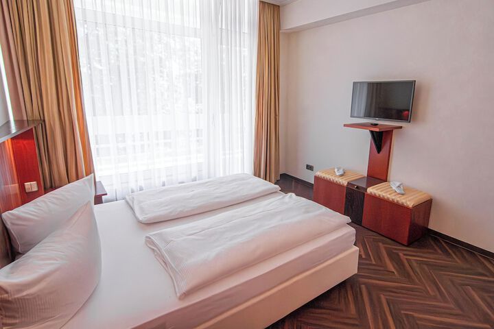 Room 34 of 123