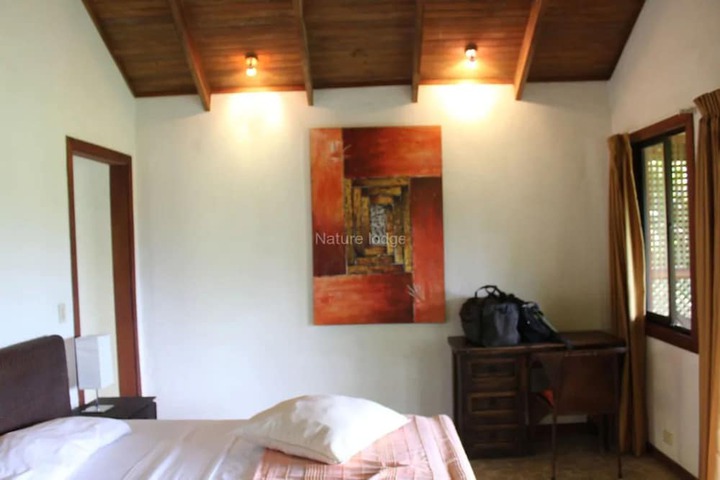 Room 4 of 98