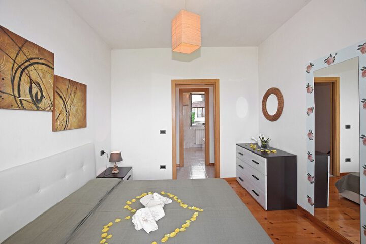 Room 4 of 42