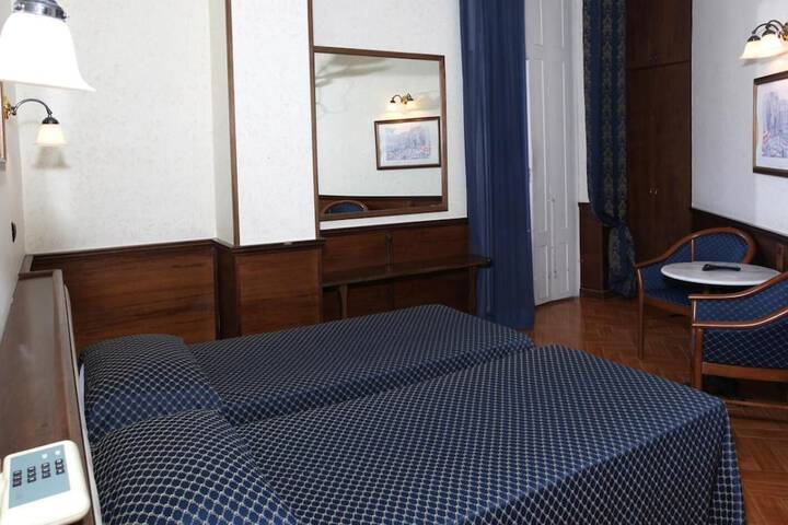 Room 12 of 49
