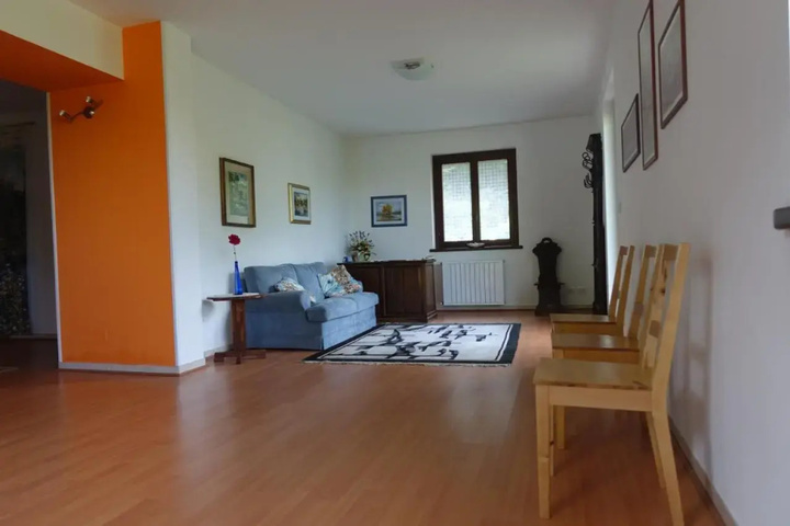 Room 2 of 34