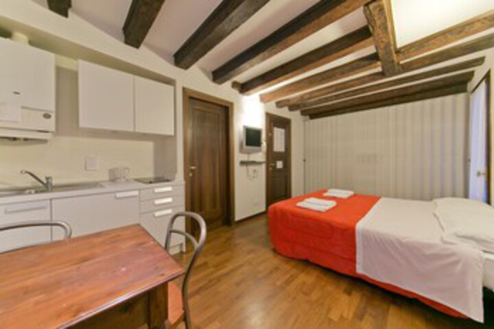 Room 8 of 14