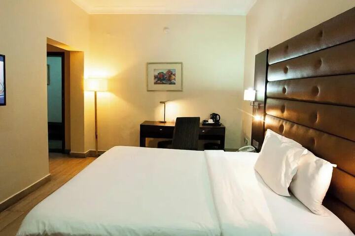 Room 3 of 11