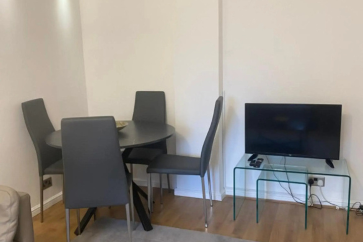 Room 5 of 17