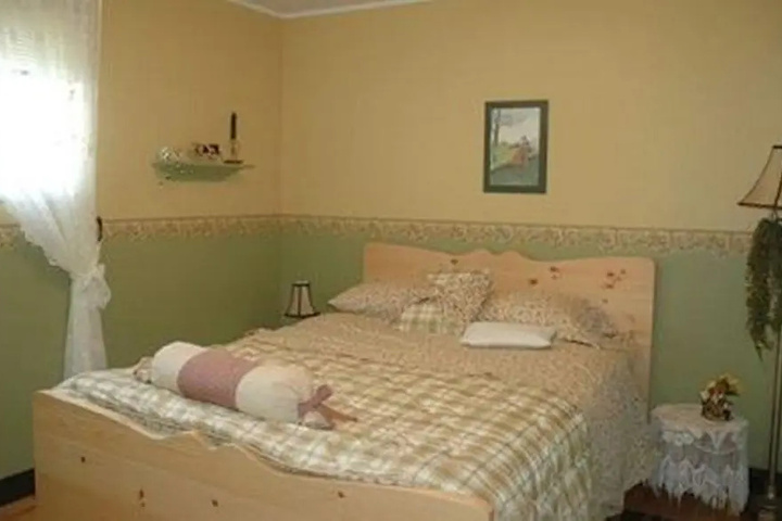 Room 5 of 12