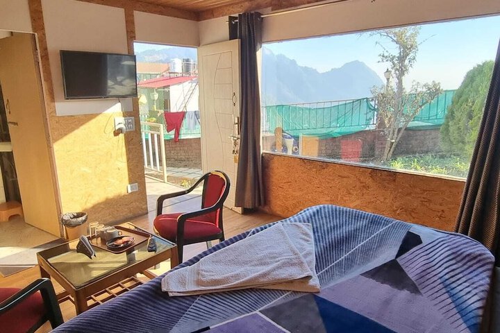 Room 2 of 39