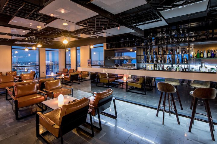 Lounge 175 of 203