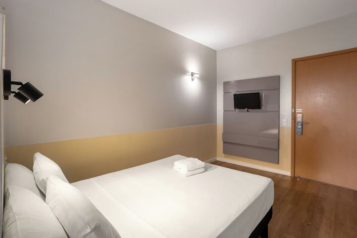 Room 13 of 33