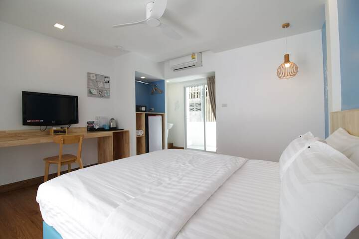 Room 6 of 28