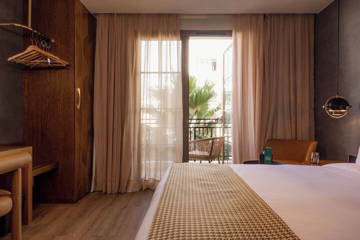 Room 32 of 56