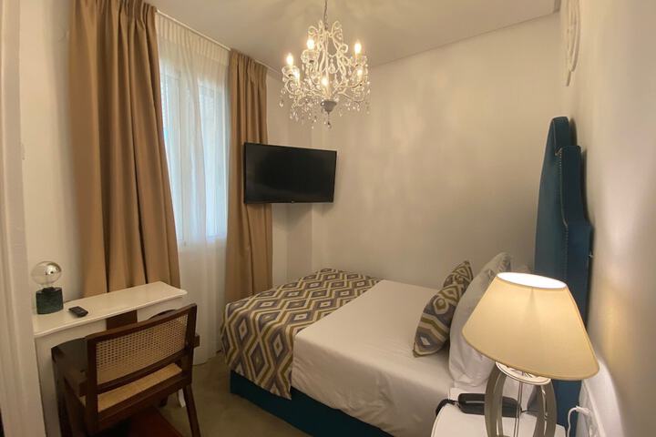 Room 19 of 48