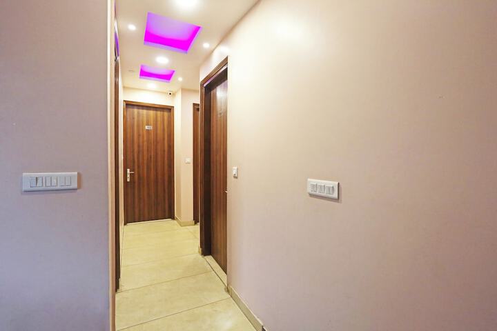 Ballroom/Hall 49 of 63