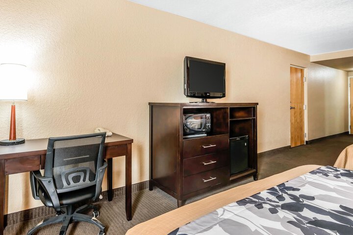 Room 14 of 52