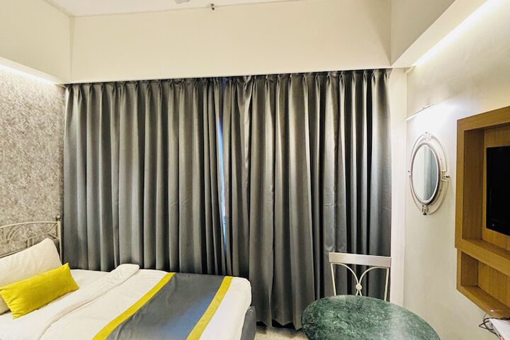 Room 13 of 40