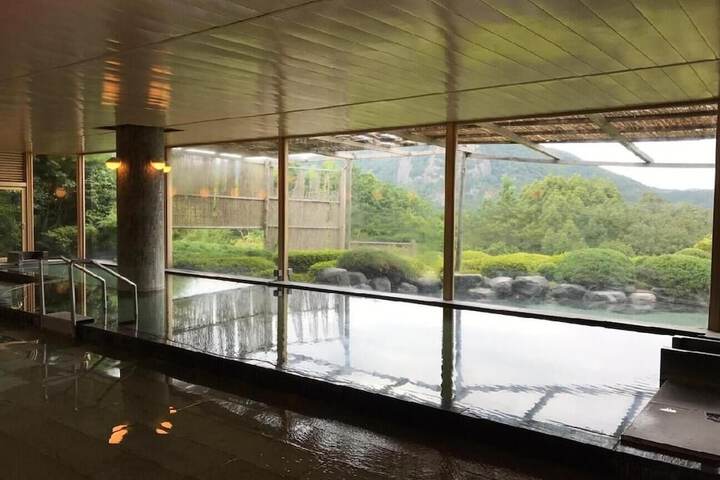 Pools & Facilities