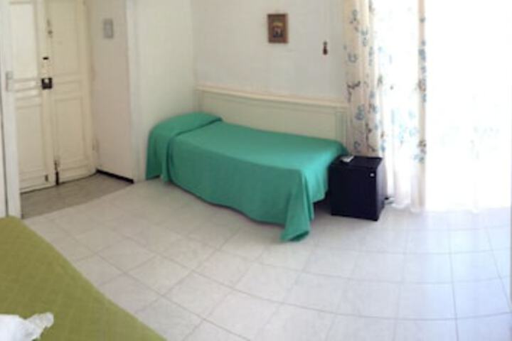 Room 14 of 107