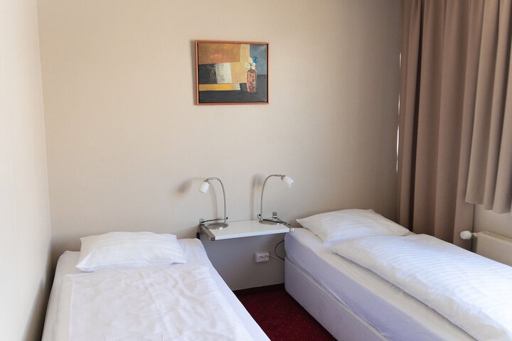 Room 12 of 126