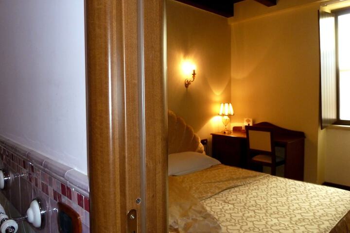 Room 7 of 38