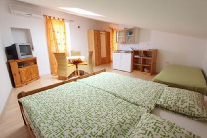 Room 30 of 42