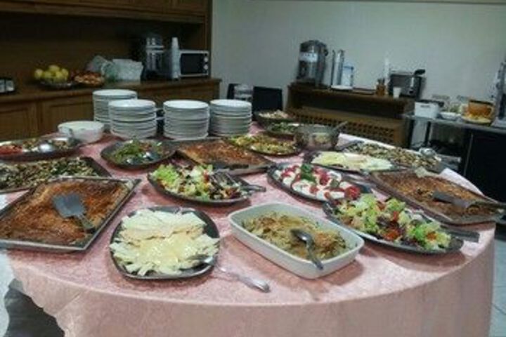 Dining 16 of 76