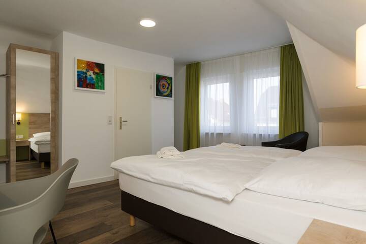 Room 26 of 85