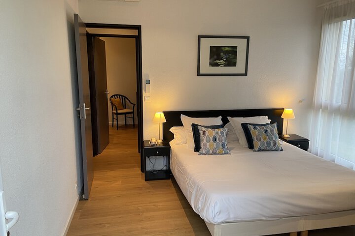 Room 9 of 37
