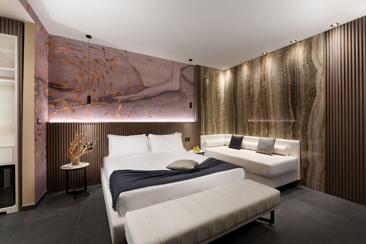 Room 42 of 100