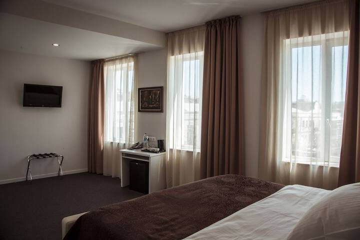 Room 11 of 42