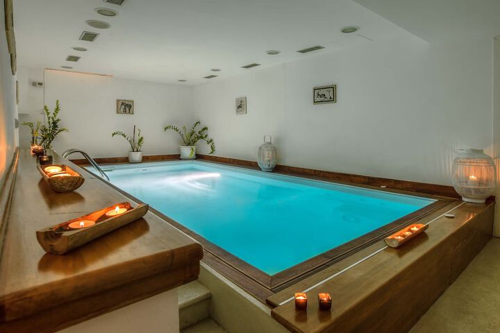 Pool Hotel