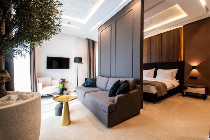 Room 8 of 19