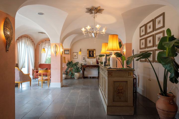 Entrance & Lobby