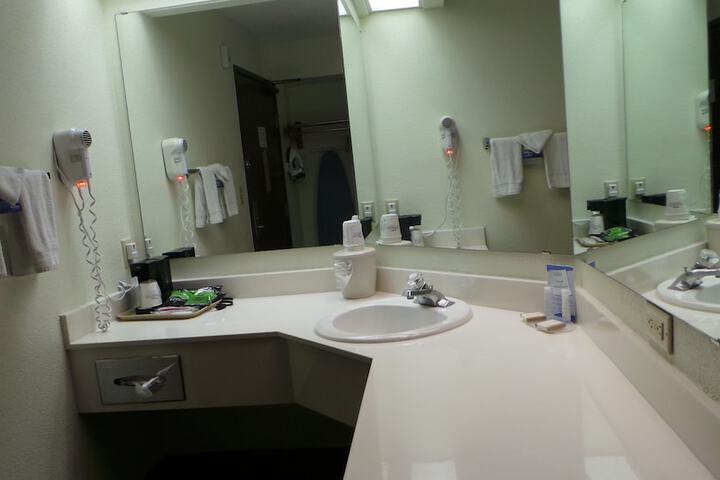 1 Queen Bed Mobility Hearing Accessible Room Bathtub with Grab Bars (12 of 13)