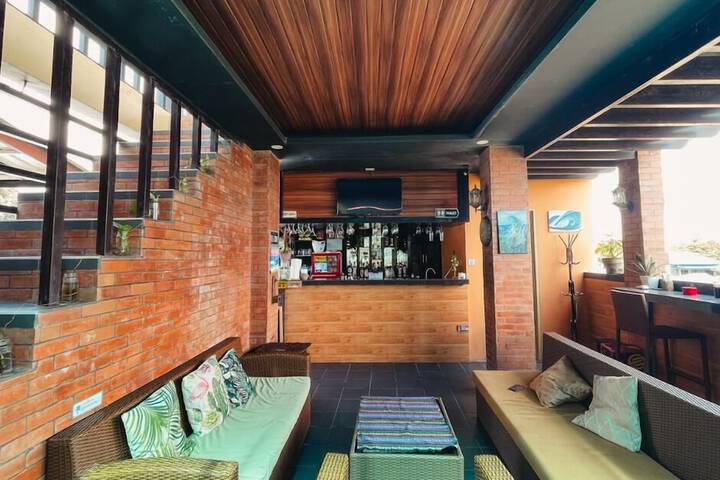 Lounge 125 of 143