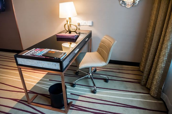 Room 6 of 49