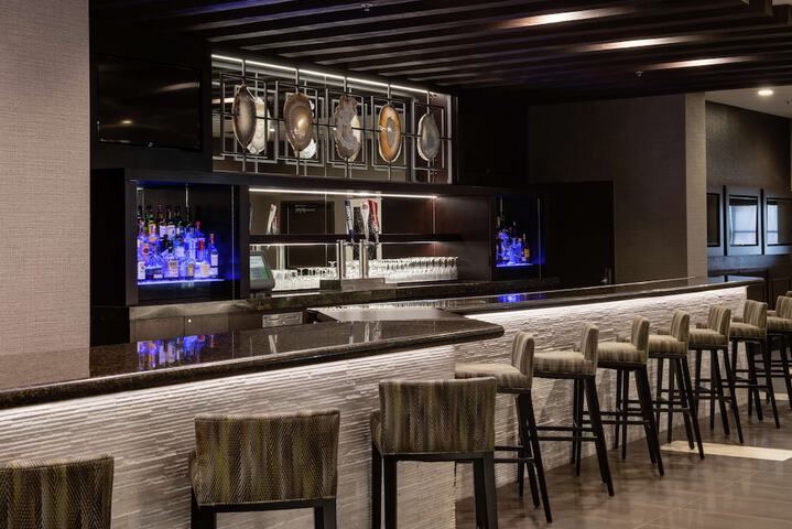 Lounge 54 of 65