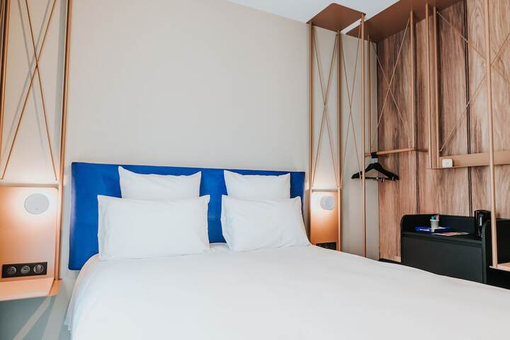 Room 9 of 53