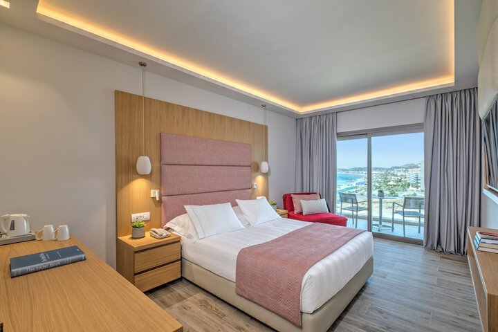 Room 42 of 117