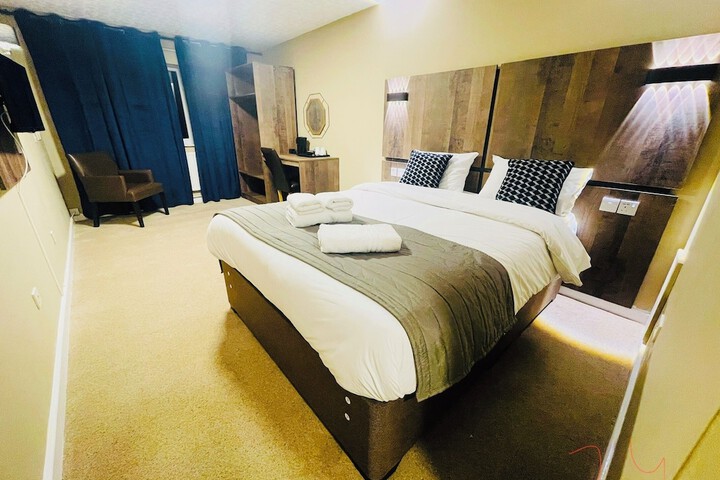 Room 15 of 36