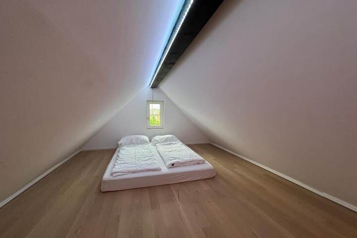 Room 2 of 17